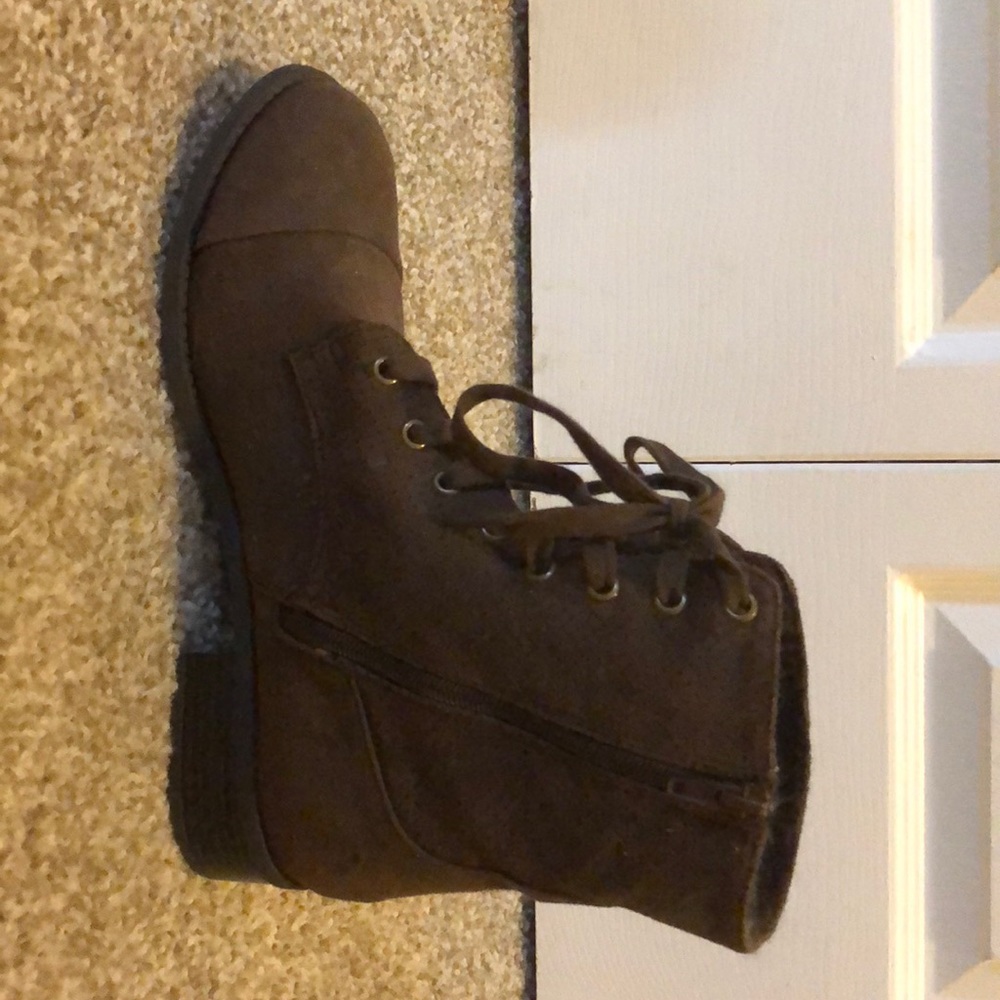 Shoes - Picture 4 of 6